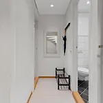 Bright 3-bedroom Near Center 公寓