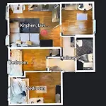 Bright 3-bedroom Near Center 公寓