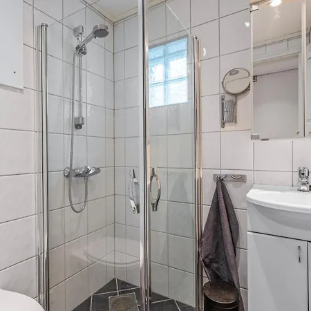 Bright 3-bedroom Near Center * ברגן