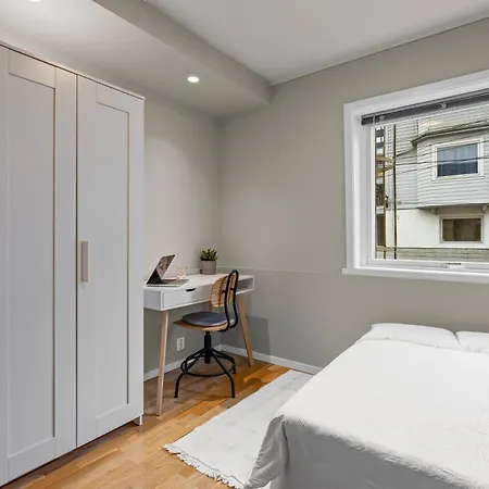 Bright 3-bedroom Near Center * ברגן