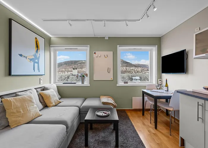 Bright 3-bedroom Near Center Apartamento Bergen